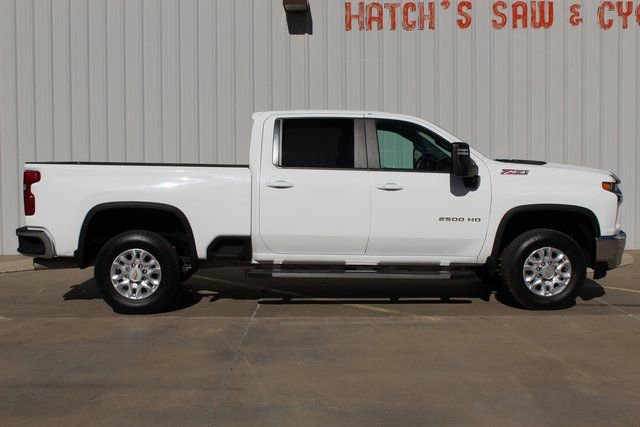 Used 2022 Chevrolet Silverado 2500 LT w/ Convenience Package image 3