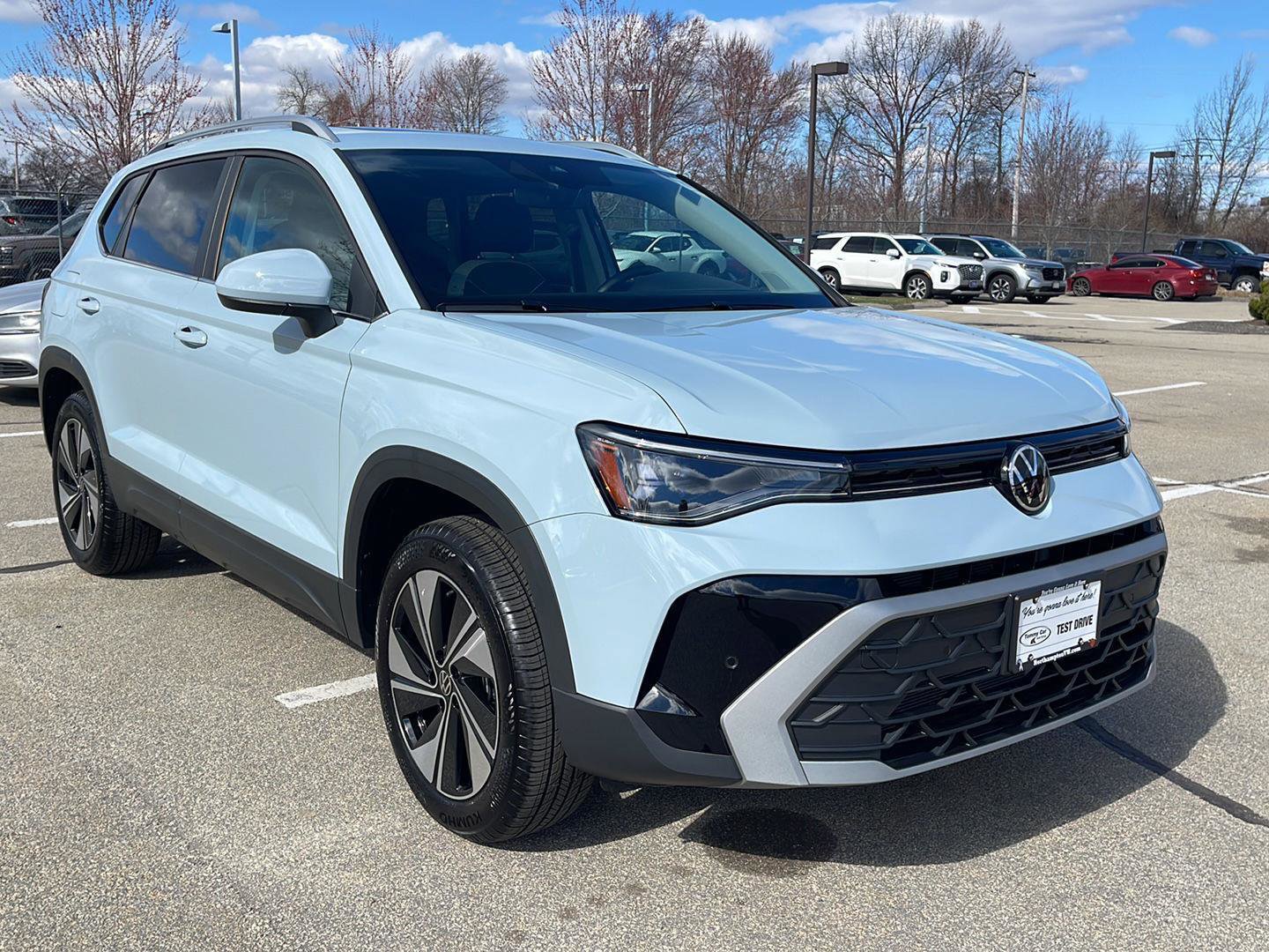 Used 2025 Volkswagen Taos SE image 3