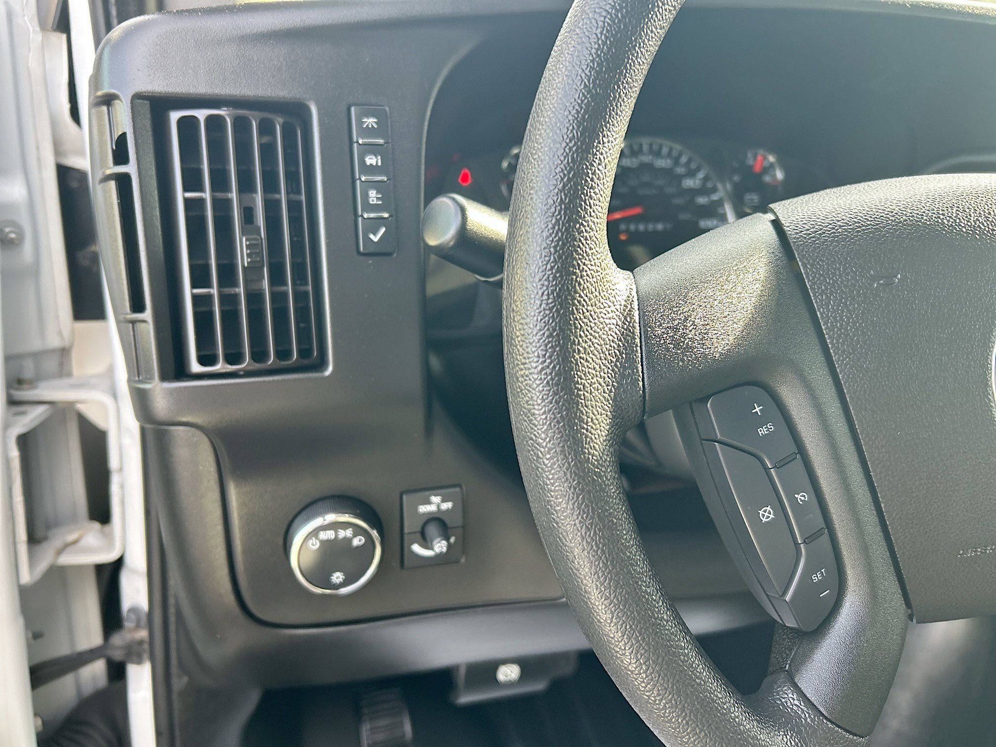 Used 2020 Chevrolet Express 2500 w/ Driver Convenience Package image 10