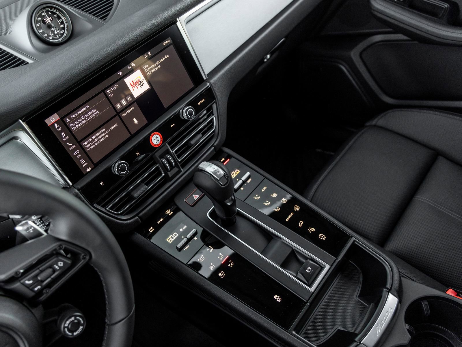 Certified 2026 Porsche Macan AWD/4WD image 32