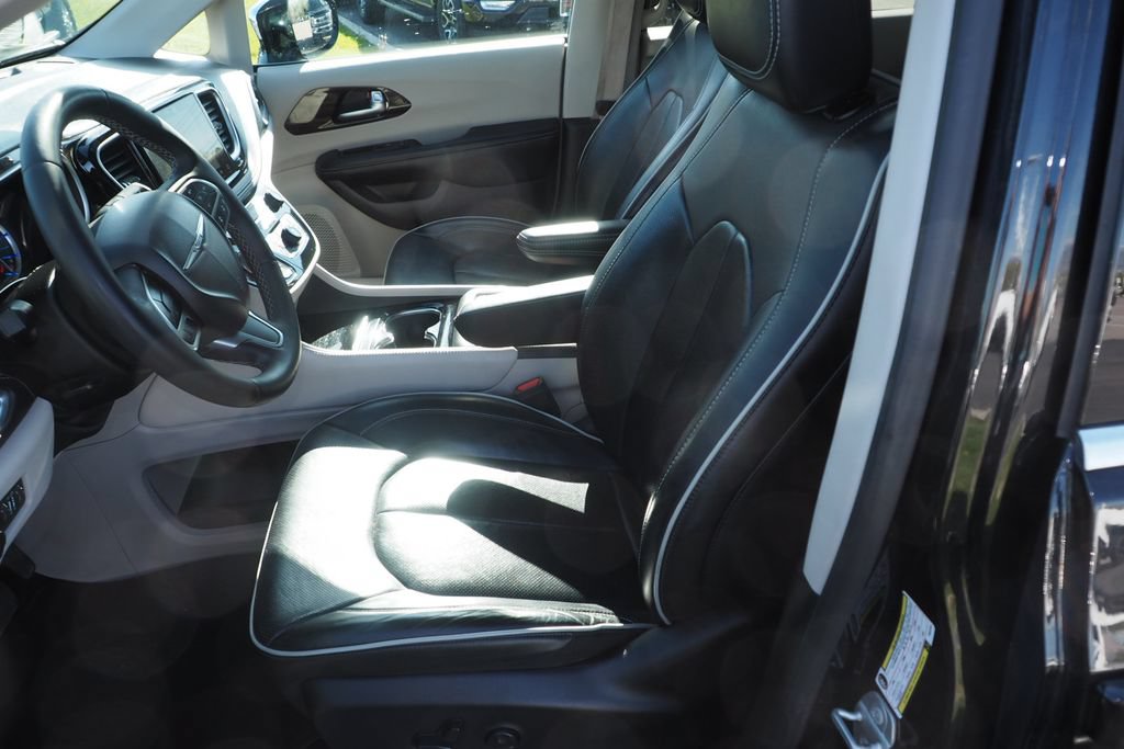 Used 2023 Chrysler Pacifica Limited FWD image 14