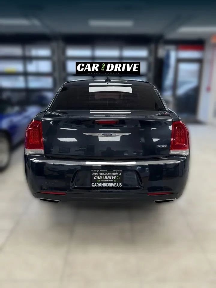 Used 2018 Chrysler 300 Touring w/ Driver Convenience Group RWD image 5