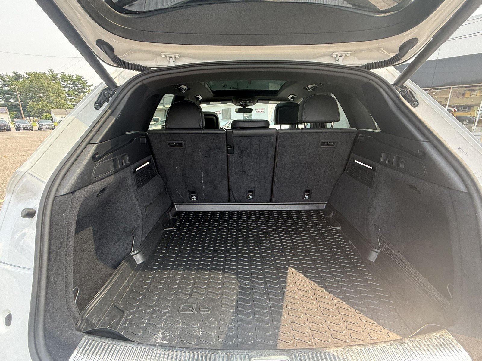 Used 2019 Audi SQ5 Premium Plus w/ Premium Plus Package AWD/4WD image 32