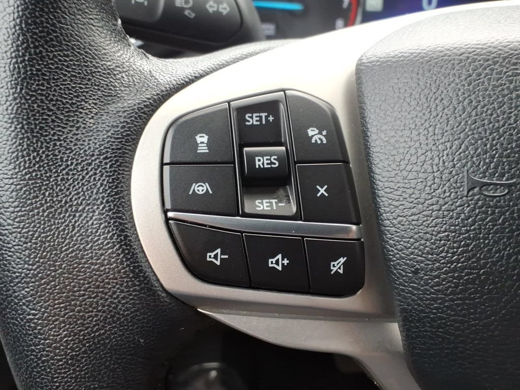 Certified 2023 Ford Explorer XLT w/ Equipment Group 202A AWD/4WD image 7