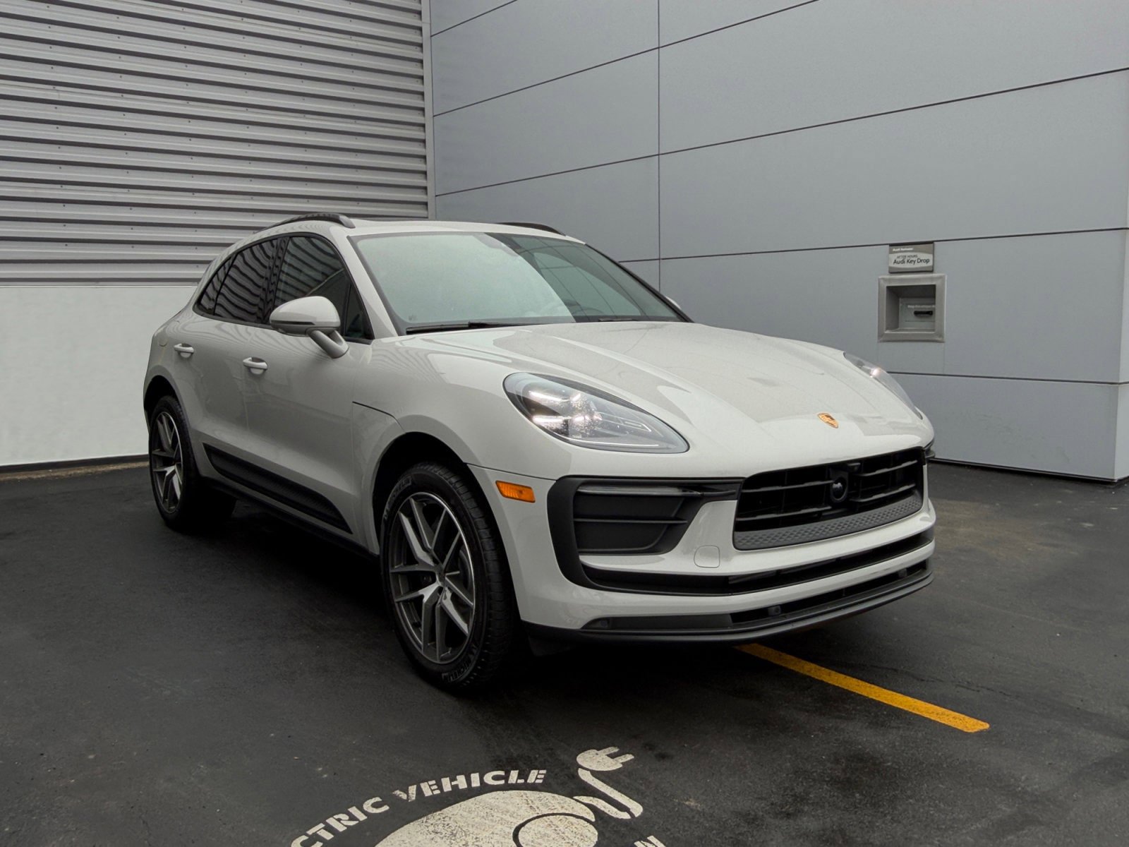 New 2026 Porsche Macan AWD/4WD image 5