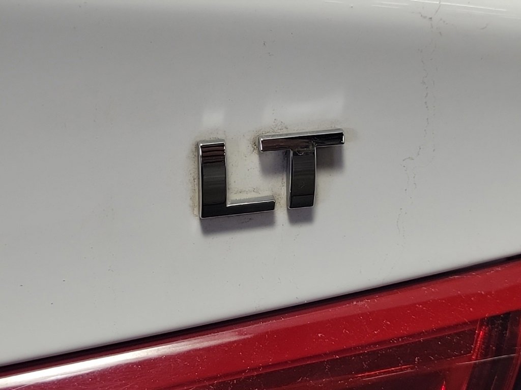 Used 2017 Chevrolet Malibu LT w/ Driver Confidence Package image 8