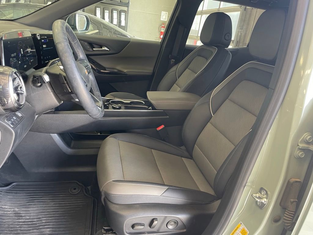 Used 2026 Chevrolet Equinox LT w/ Convenience Package II image 10