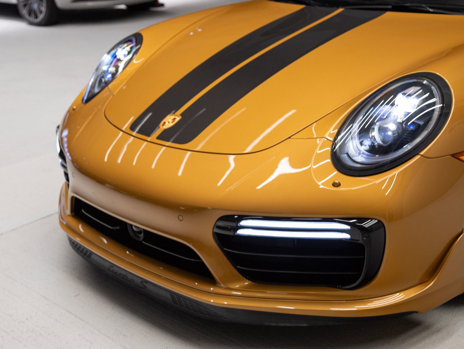 Certified 2018 Porsche 911 Turbo S image 36