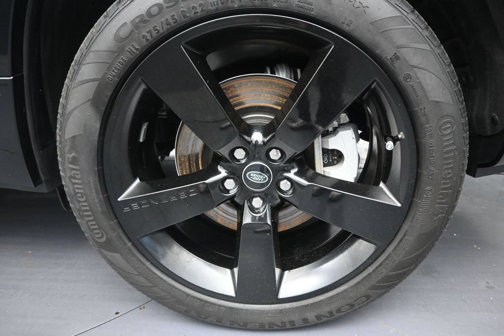 Used 2024 Land Rover Defender 130 X-Dynamic SE AWD/4WD image 9
