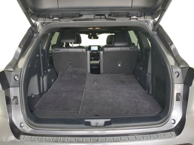 Used 2024 Toyota Highlander XSE FWD image 11