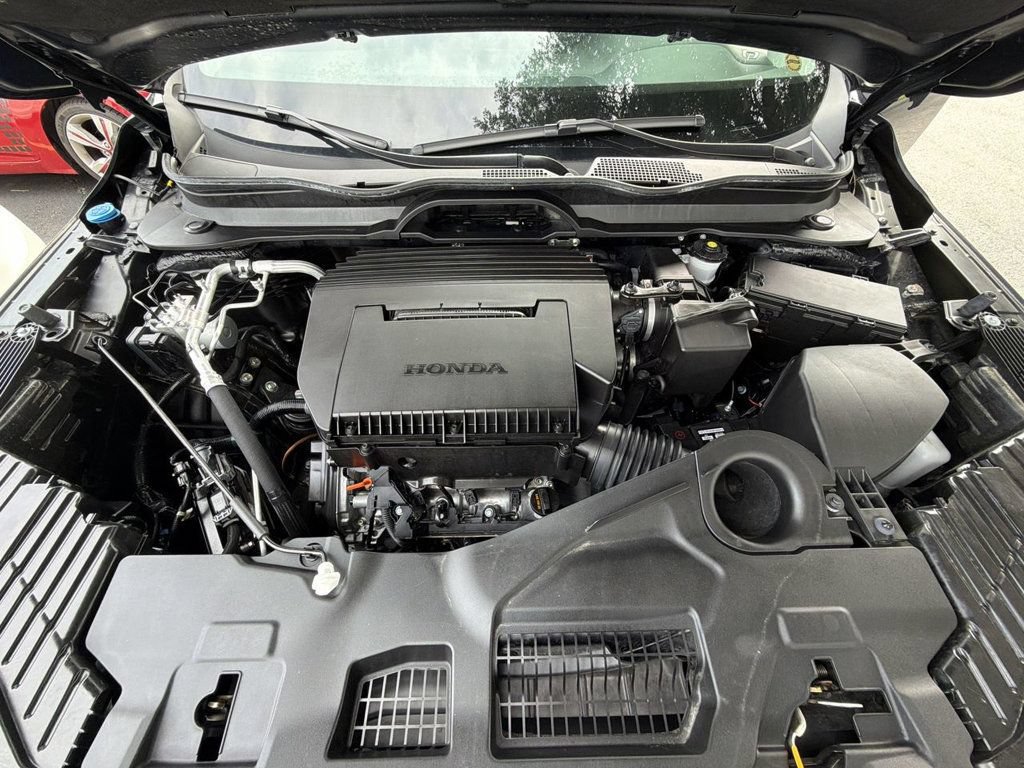 Used 2025 Honda Pilot EX-L image 11
