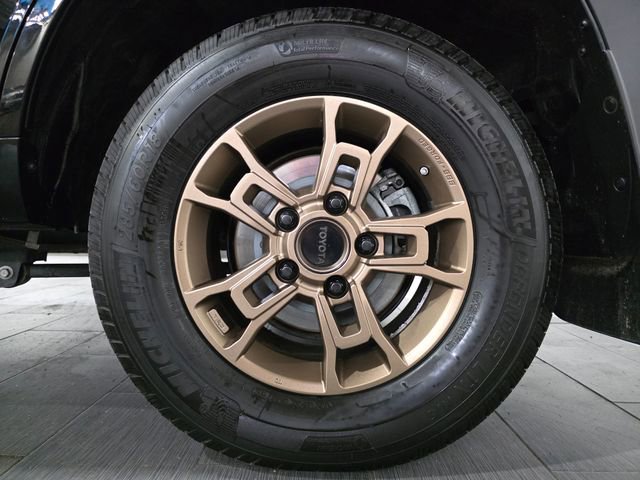 Used 2021 Toyota Land Cruiser Heritage Edition image 25