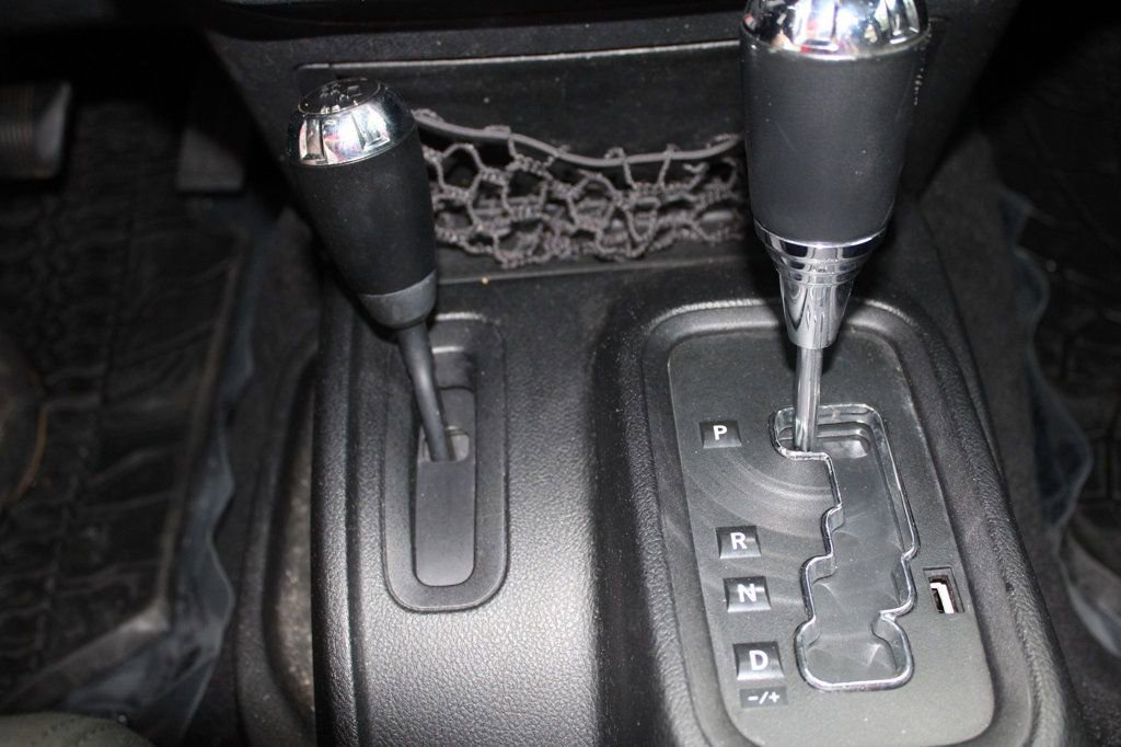 Used 2012 Jeep Wrangler Unlimited Sahara w/ Connectivity Group AWD/4WD image 20