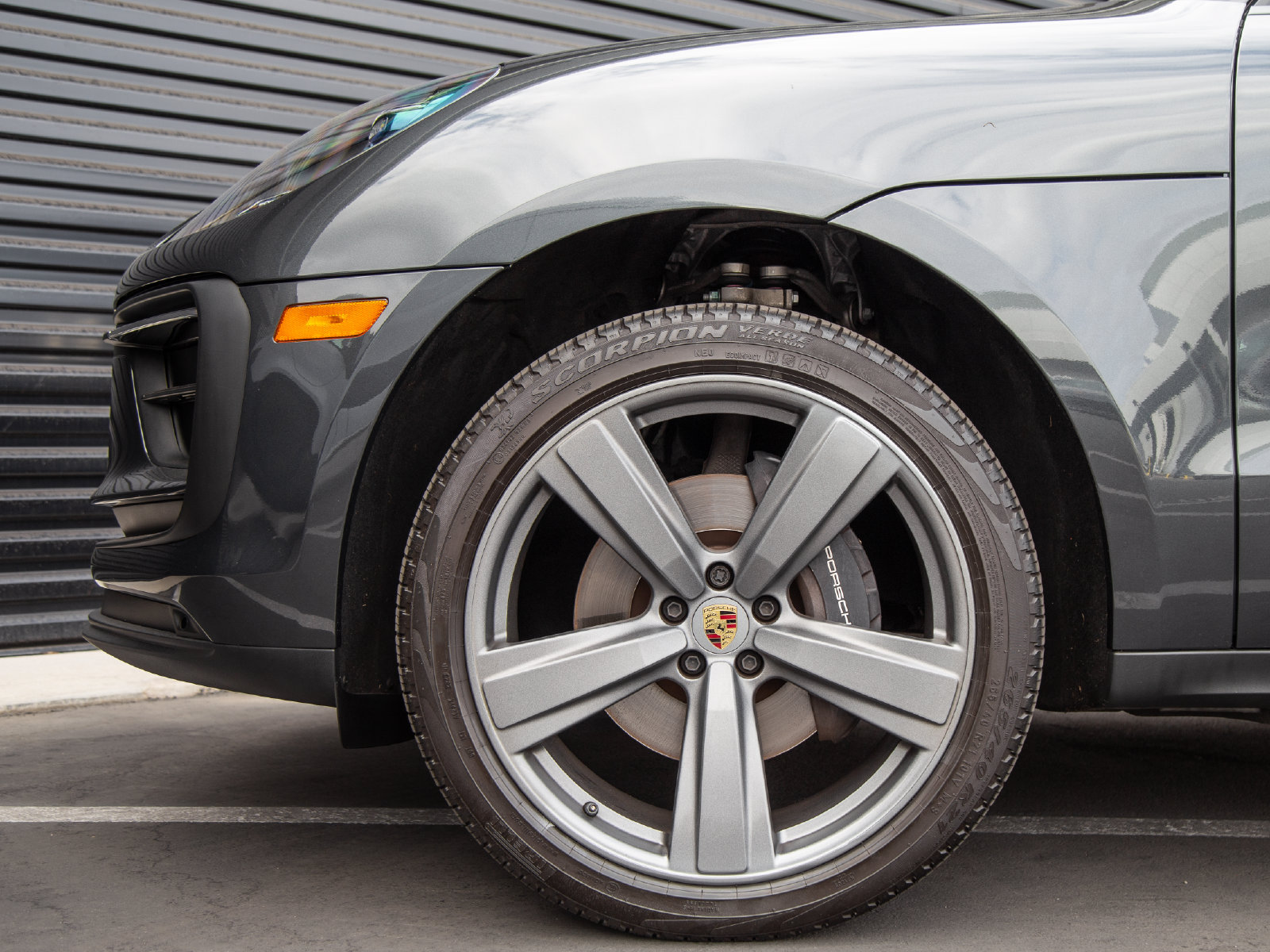 Certified 2024 Porsche Macan AWD/4WD image 11