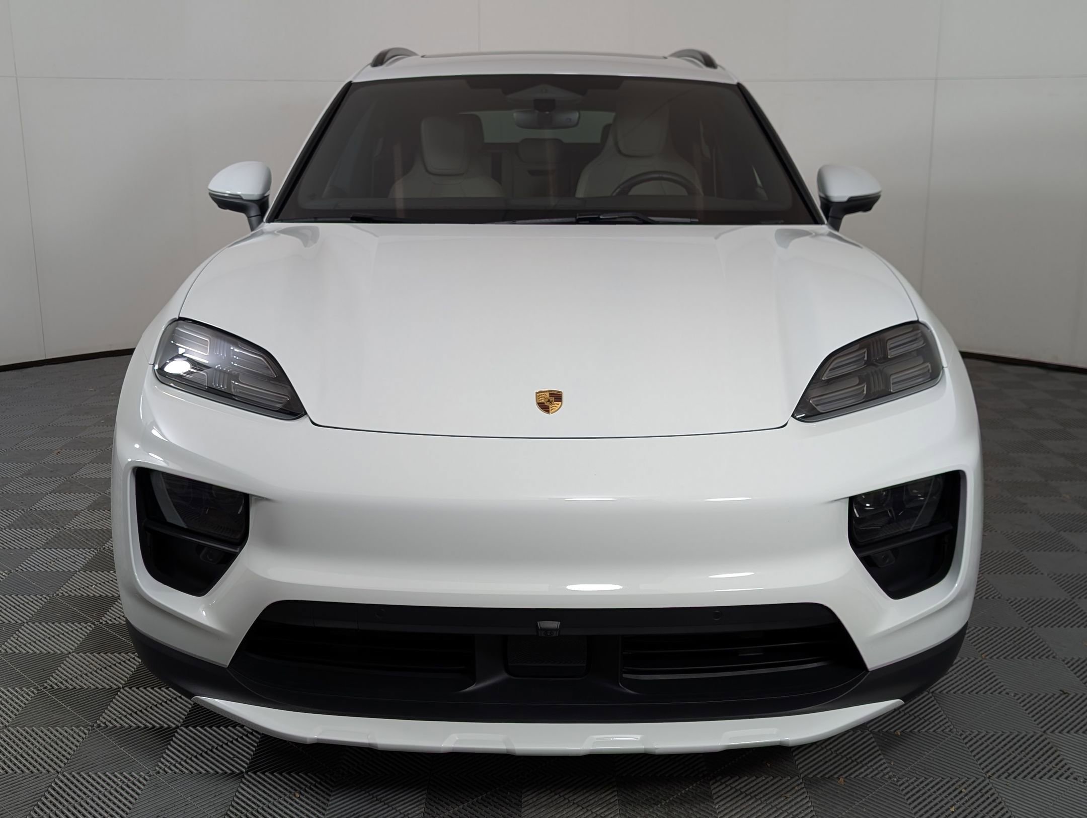 Used 2025 Porsche Macan 4 Electric image 7