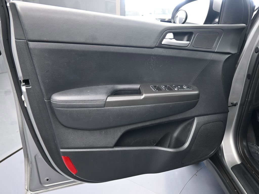Used 2020 Kia Sportage LX image 15