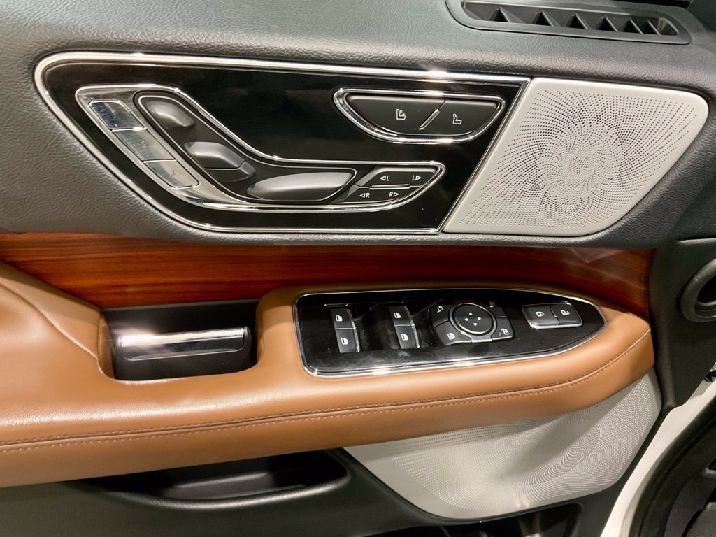 Used 2024 Lincoln Navigator Reserve AWD/4WD image 7