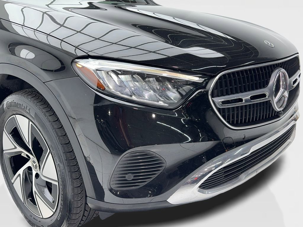 Used 2024 Mercedes-Benz GLC 300 4MATIC image 3