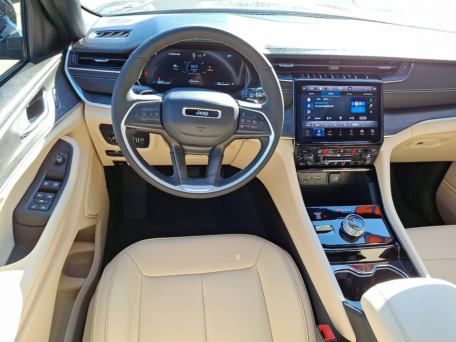 Used 2023 Jeep Grand Cherokee Limited AWD/4WD image 12