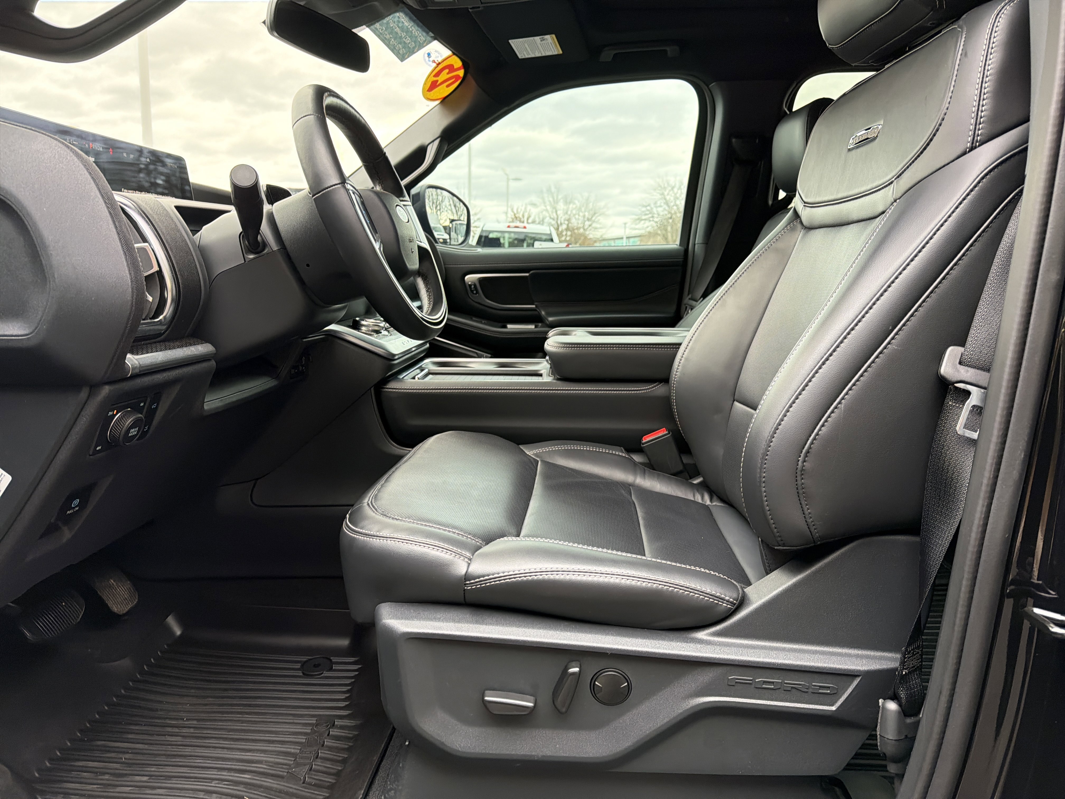 Used 2025 Ford Expedition Max Platinum w/ Stealth Appearance Package image 16