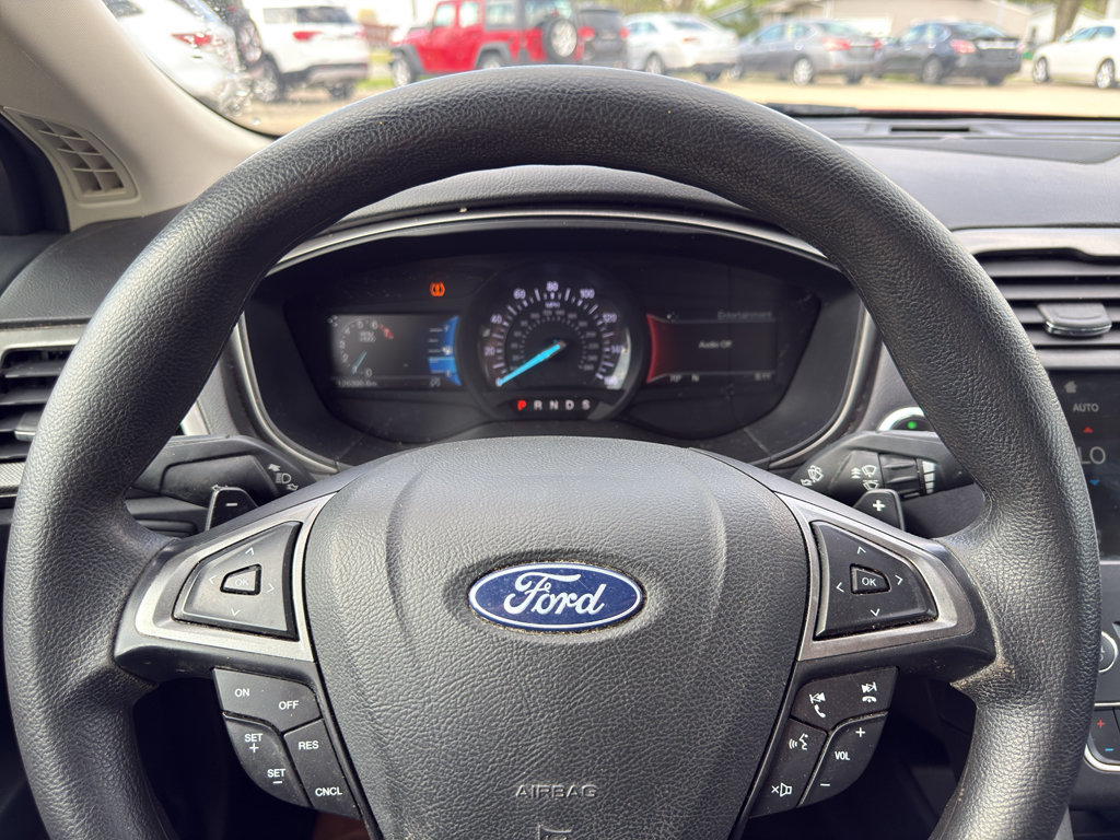 Used 2018 Ford Fusion SE w/ Fusion SE Technology Package FWD image 13
