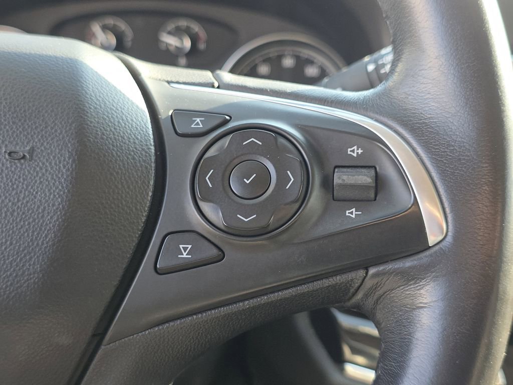 Used 2020 Buick Enclave Essence w/ Sport Touring Edition image 27