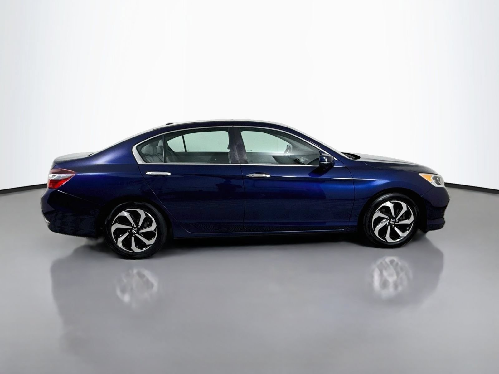 Used 2017 Honda Accord EX-L image 8