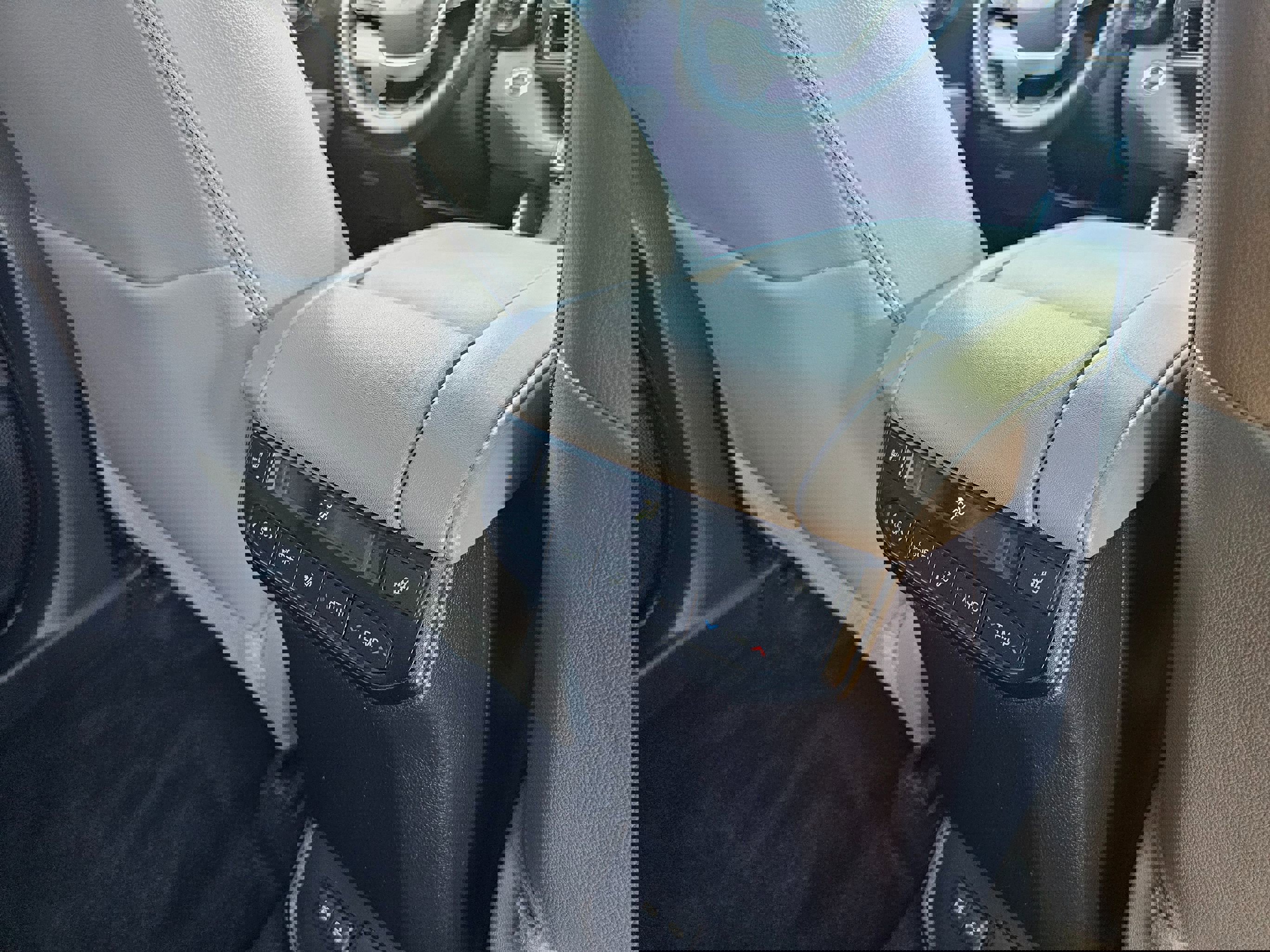 Used 2023 Toyota Highlander Platinum image 28