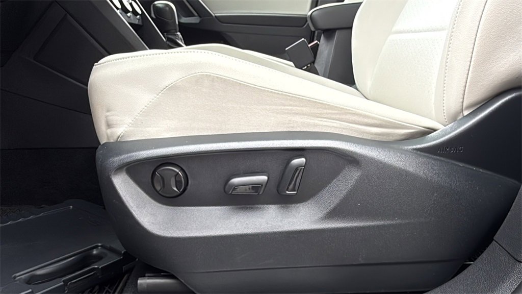 Used 2021 Volkswagen Tiguan SE R-Line image 25