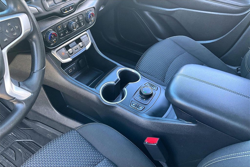 Used 2022 GMC Terrain SLE w/ Driver Convenience Package image 15