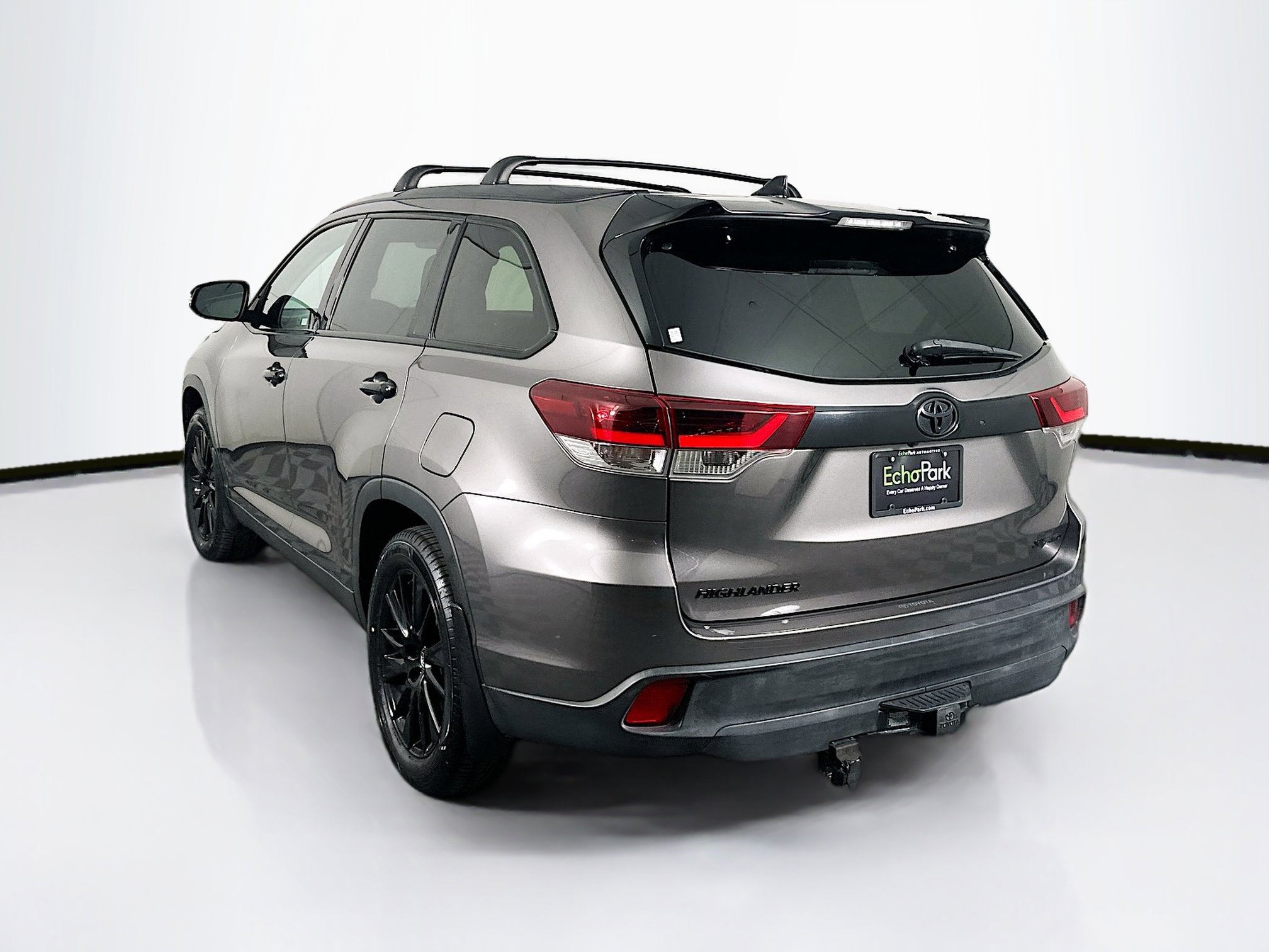 Used 2019 Toyota Highlander SE w/ Nightshade Edition AWD/4WD image 5