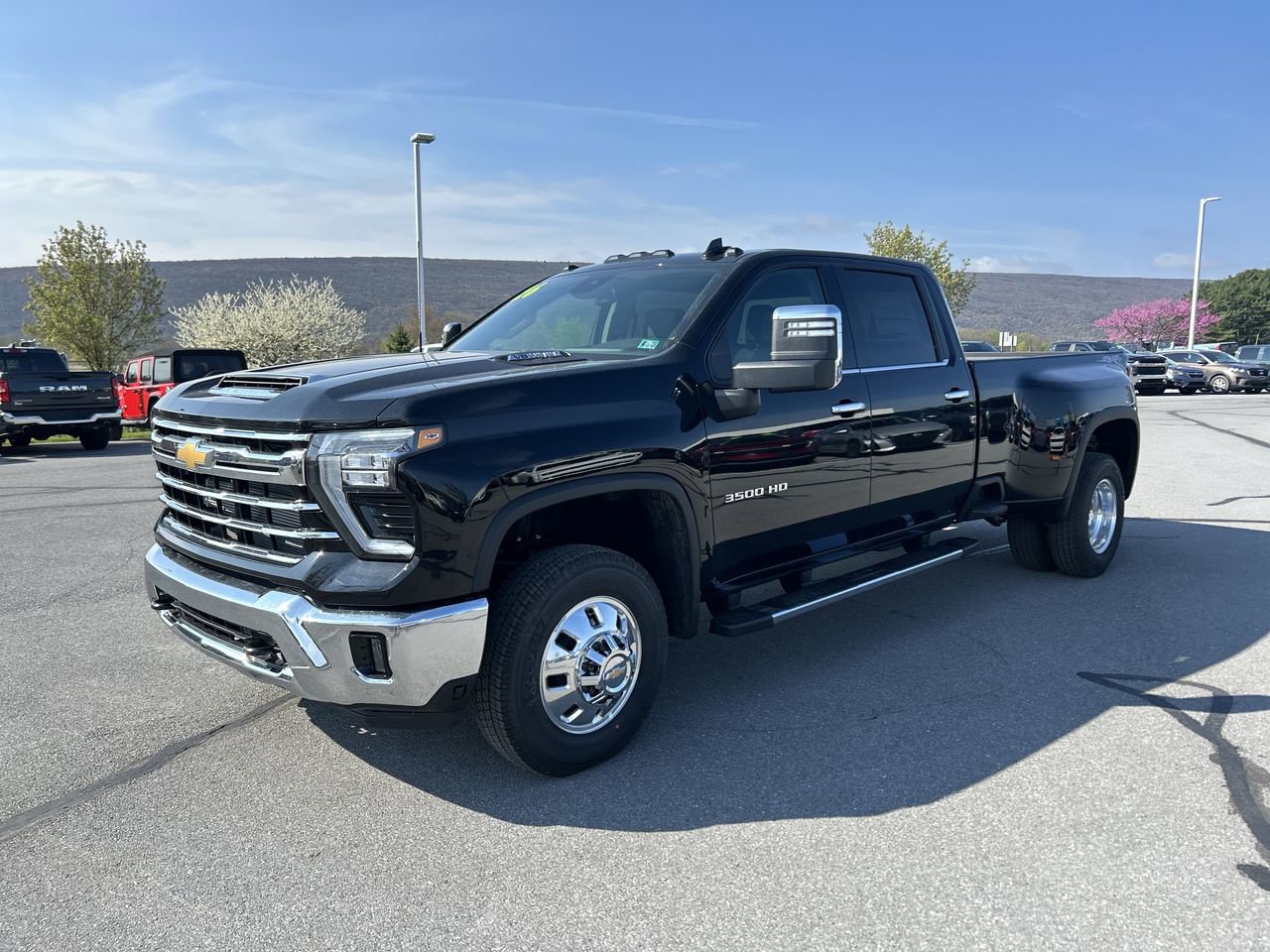 New 2026 Chevrolet Silverado 3500 LTZ w/ LTZ Convenience Package AWD/4WD image 3