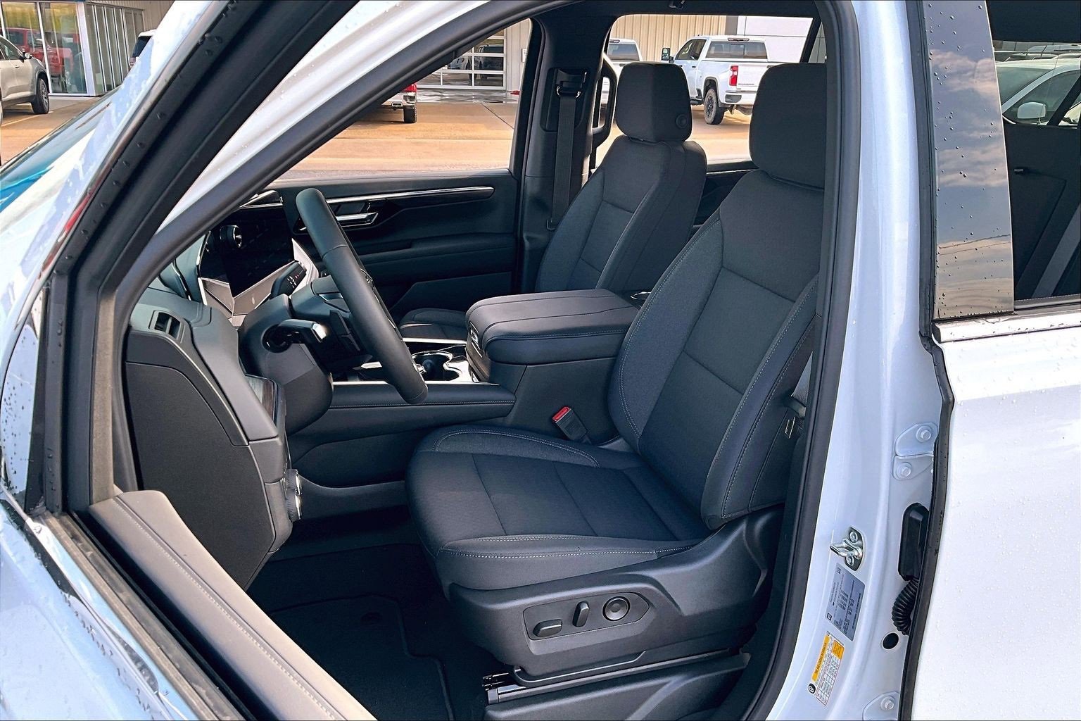 New 2026 Chevrolet Suburban LS image 9