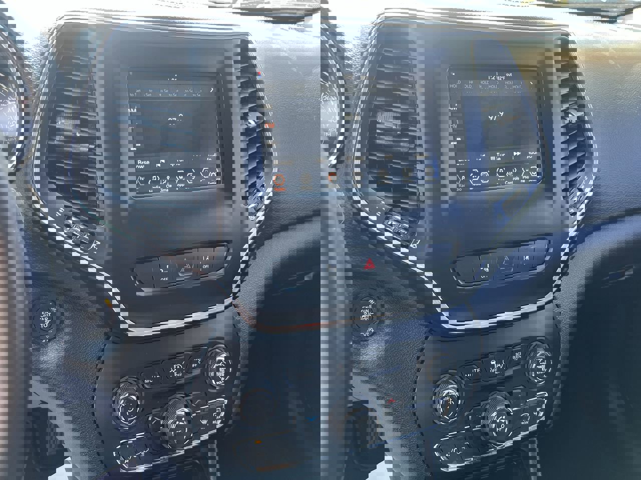 Used 2021 Jeep Cherokee Latitude Lux w/ Sun & Sound Group image 12