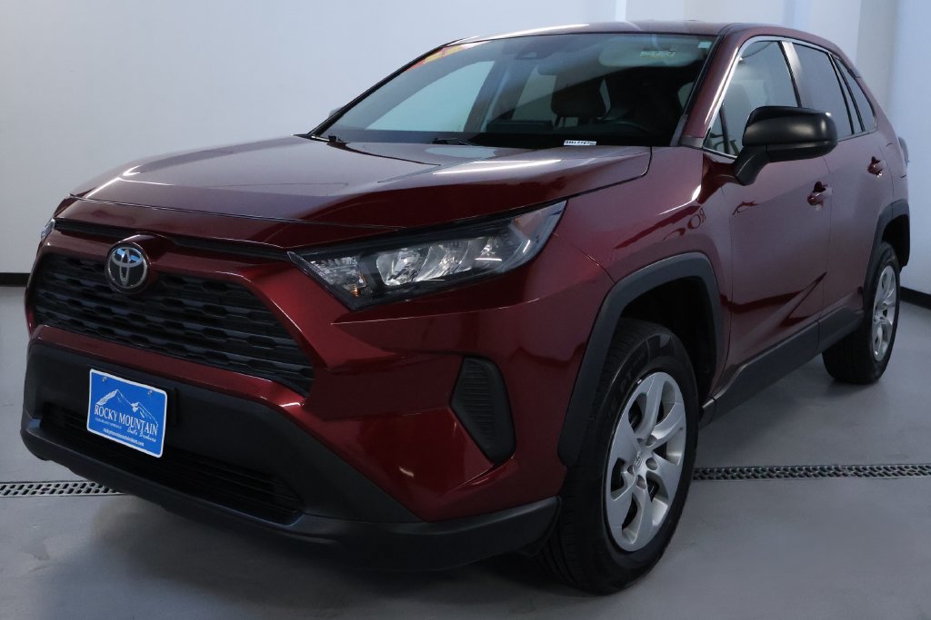 Used 2022 Toyota RAV4 LE AWD/4WD image 3