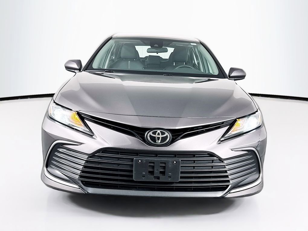 Used 2021 Toyota Camry LE image 2