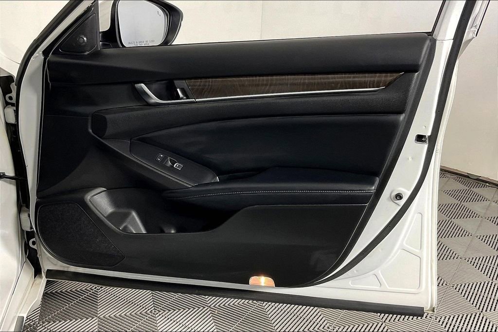 Used 2018 Honda Accord Touring image 26