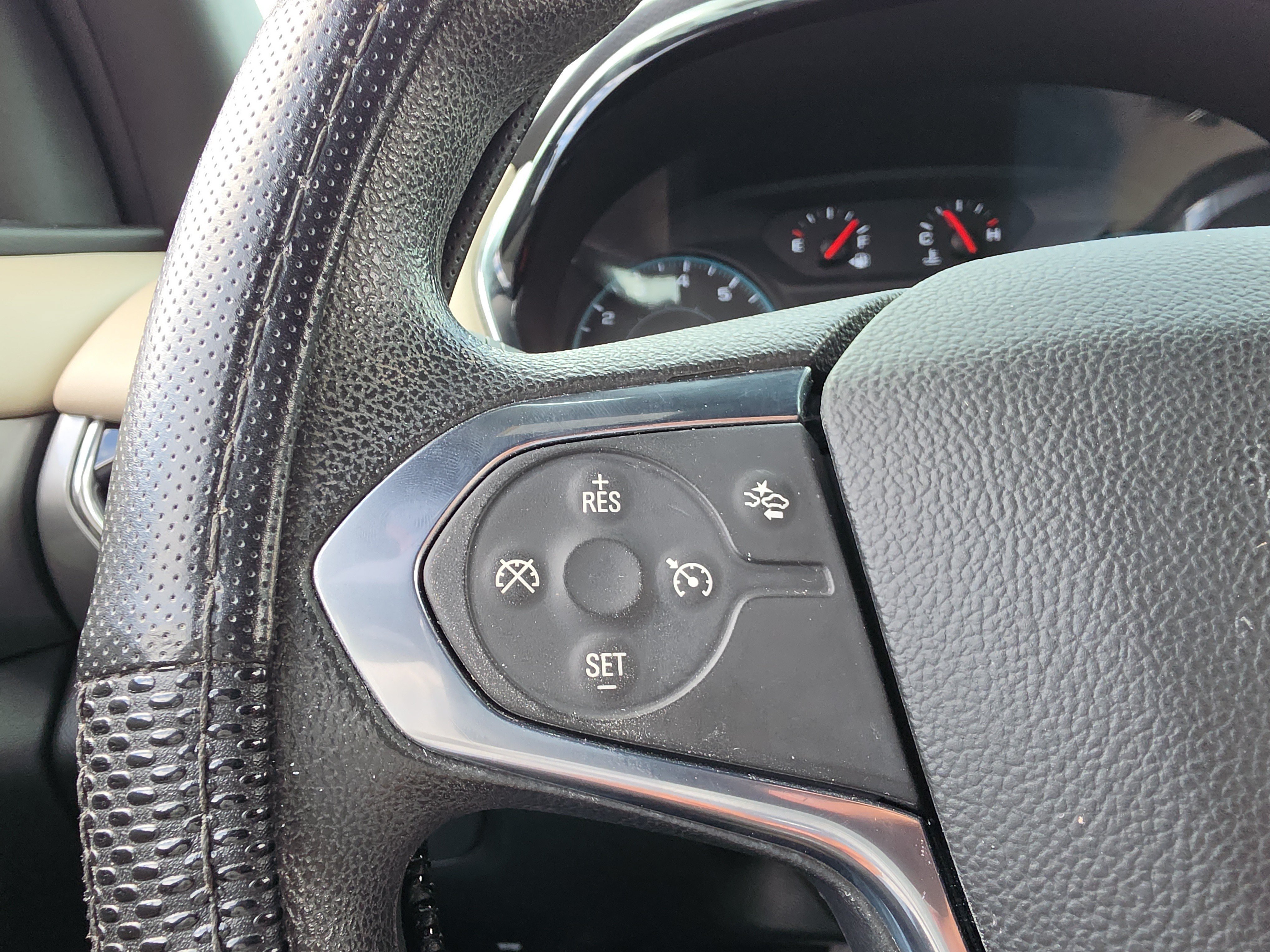 Used 2023 Chevrolet Traverse LS FWD image 14