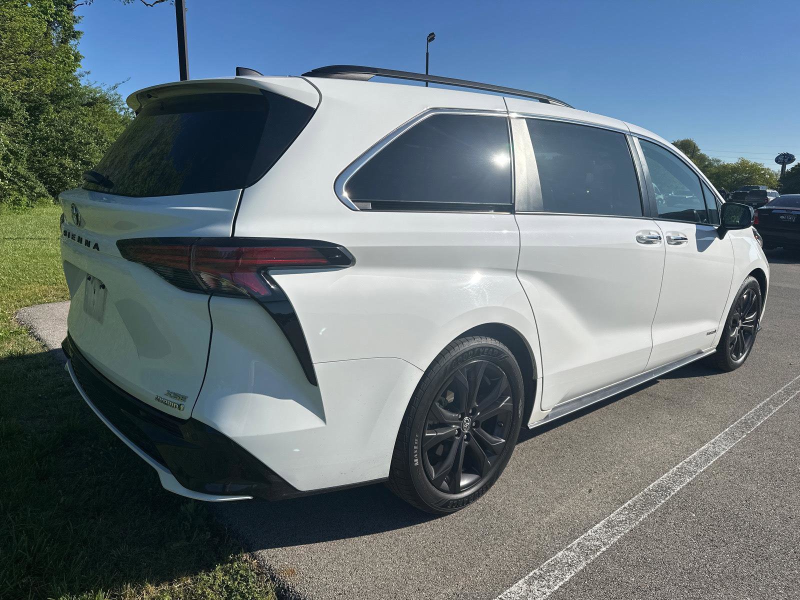 Used 2021 Toyota Sienna XSE w/ XSE Plus Package FWD image 14