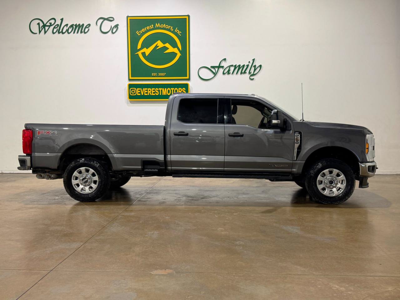 Used 2024 Ford F250 XLT AWD/4WD image 2