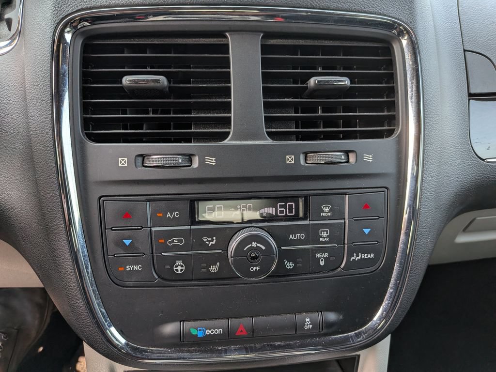 Used 2017 Dodge Grand Caravan SXT w/ Driver Convenience Group FWD image 19