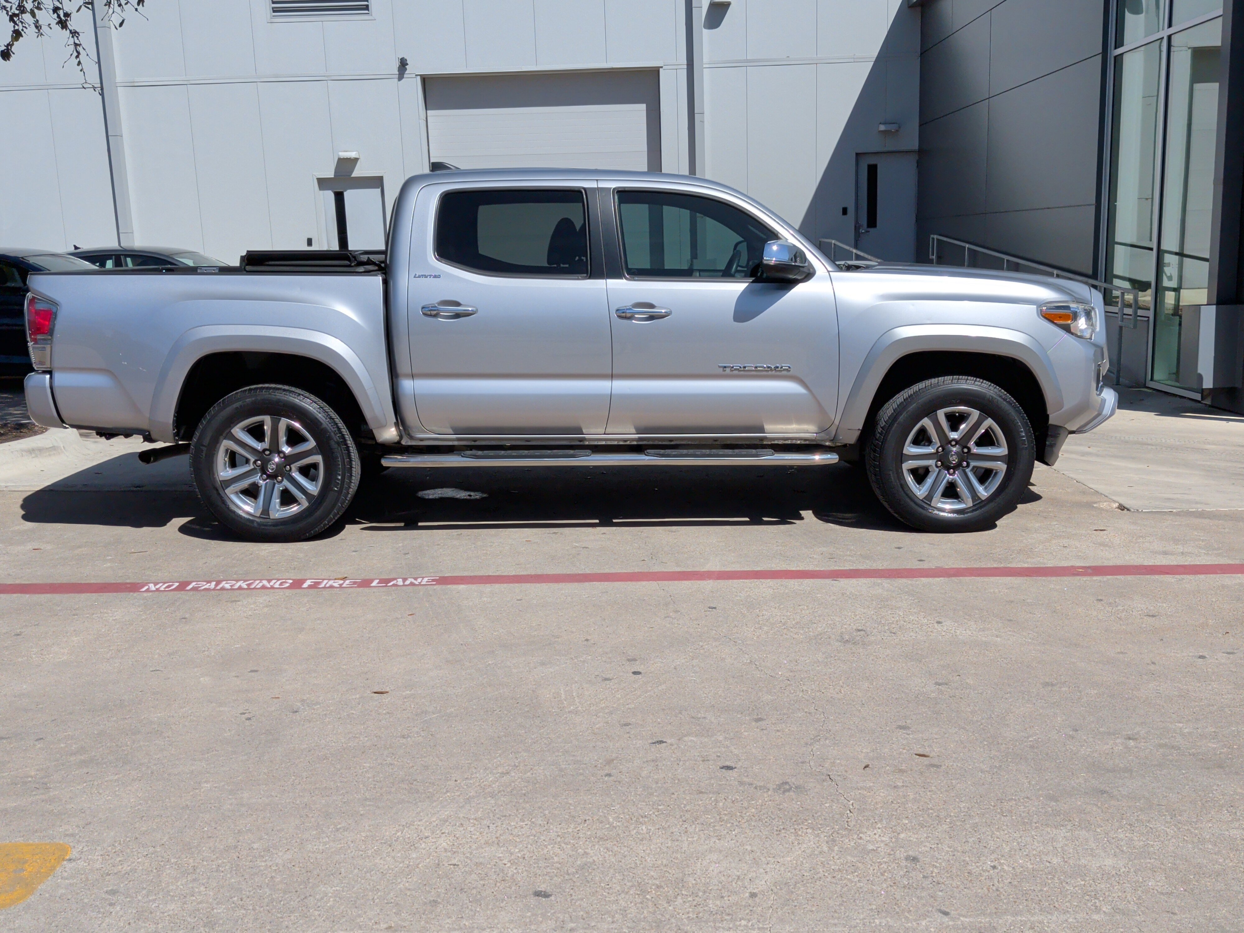 Used 2018 Toyota Tacoma Limited image 11
