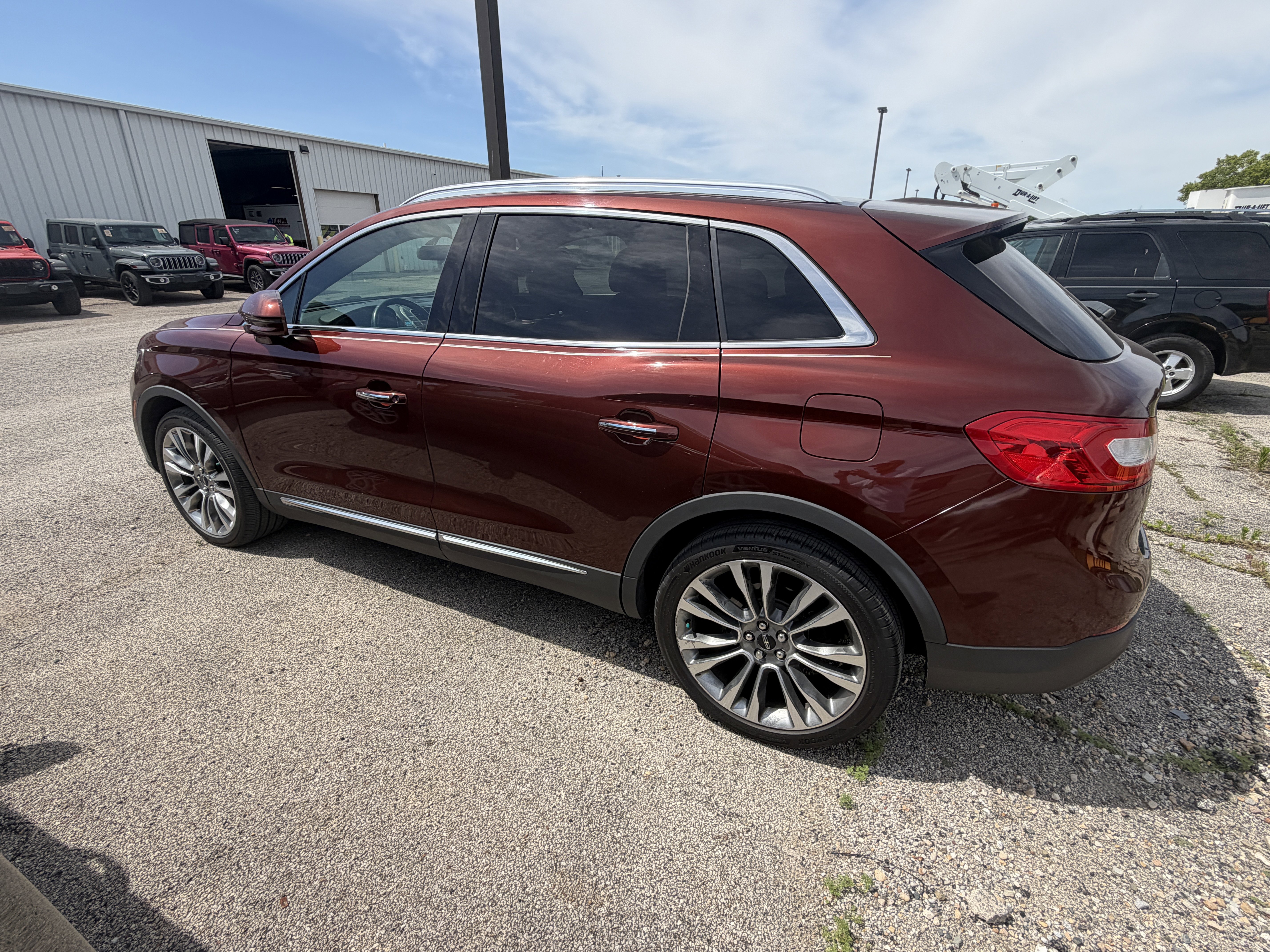 Used 2016 Lincoln MKX Reserve w/ Cargo Accessories Package AWD/4WD image 11