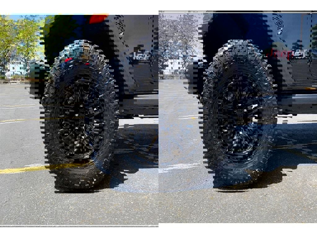 Used 2024 Jeep Wrangler Unlimited Rubicon w/ Technology Group image 9