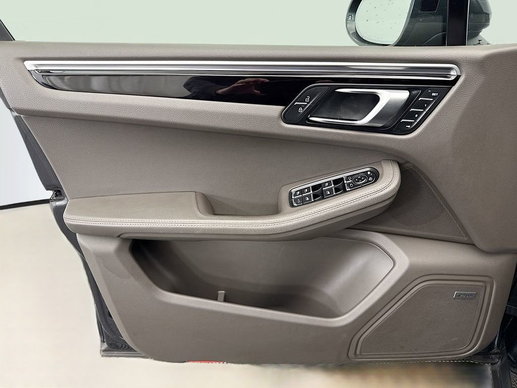 Used 2021 Porsche Macan image 23