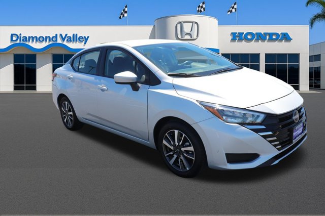 Used 2025 Nissan Versa SV FWD image 1