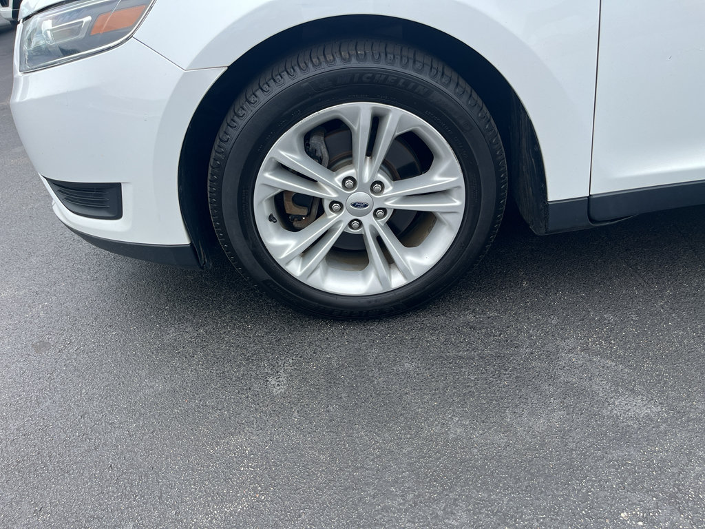 Used 2019 Ford Taurus SE FWD image 13