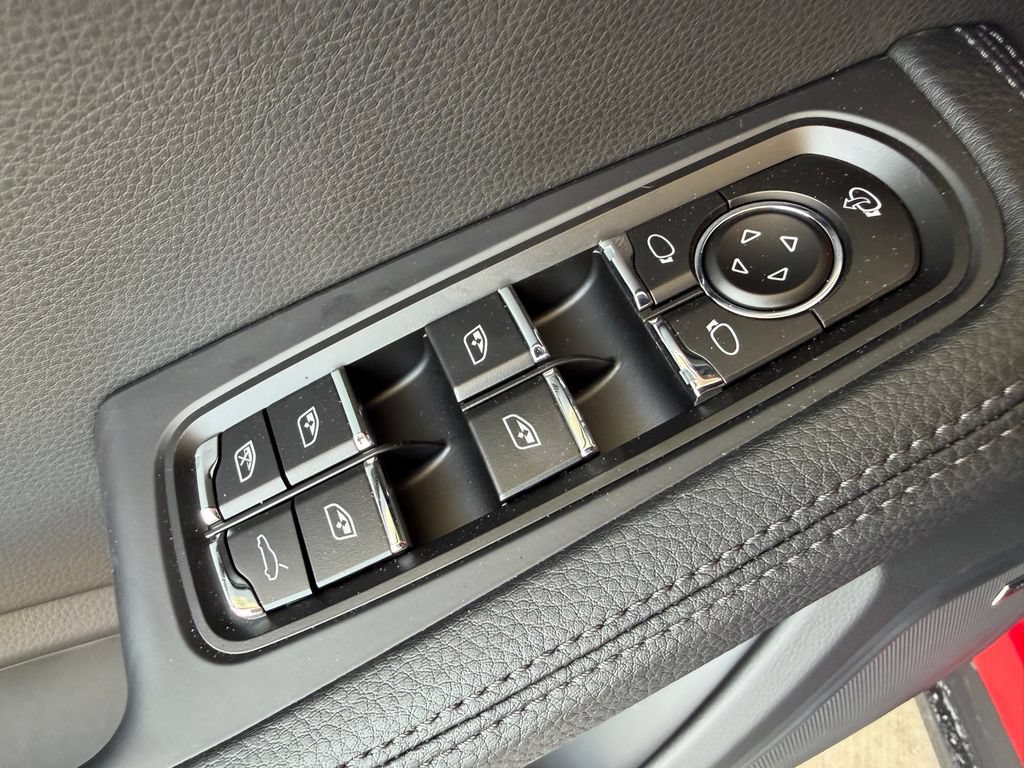 New 2026 Porsche Macan AWD/4WD image 25