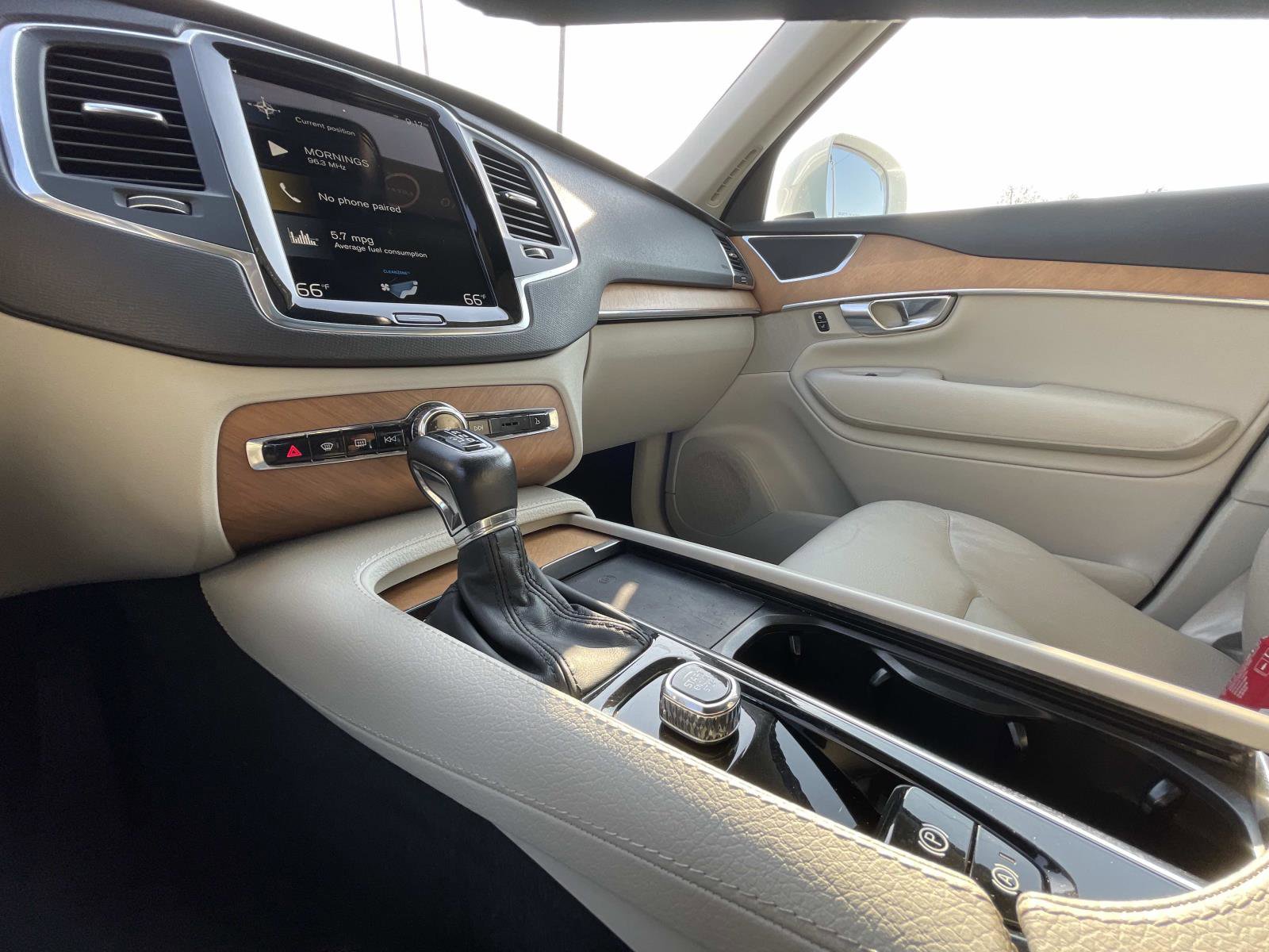 Used 2022 Volvo XC90 T5 Momentum w/ Protection Package Premier image 30