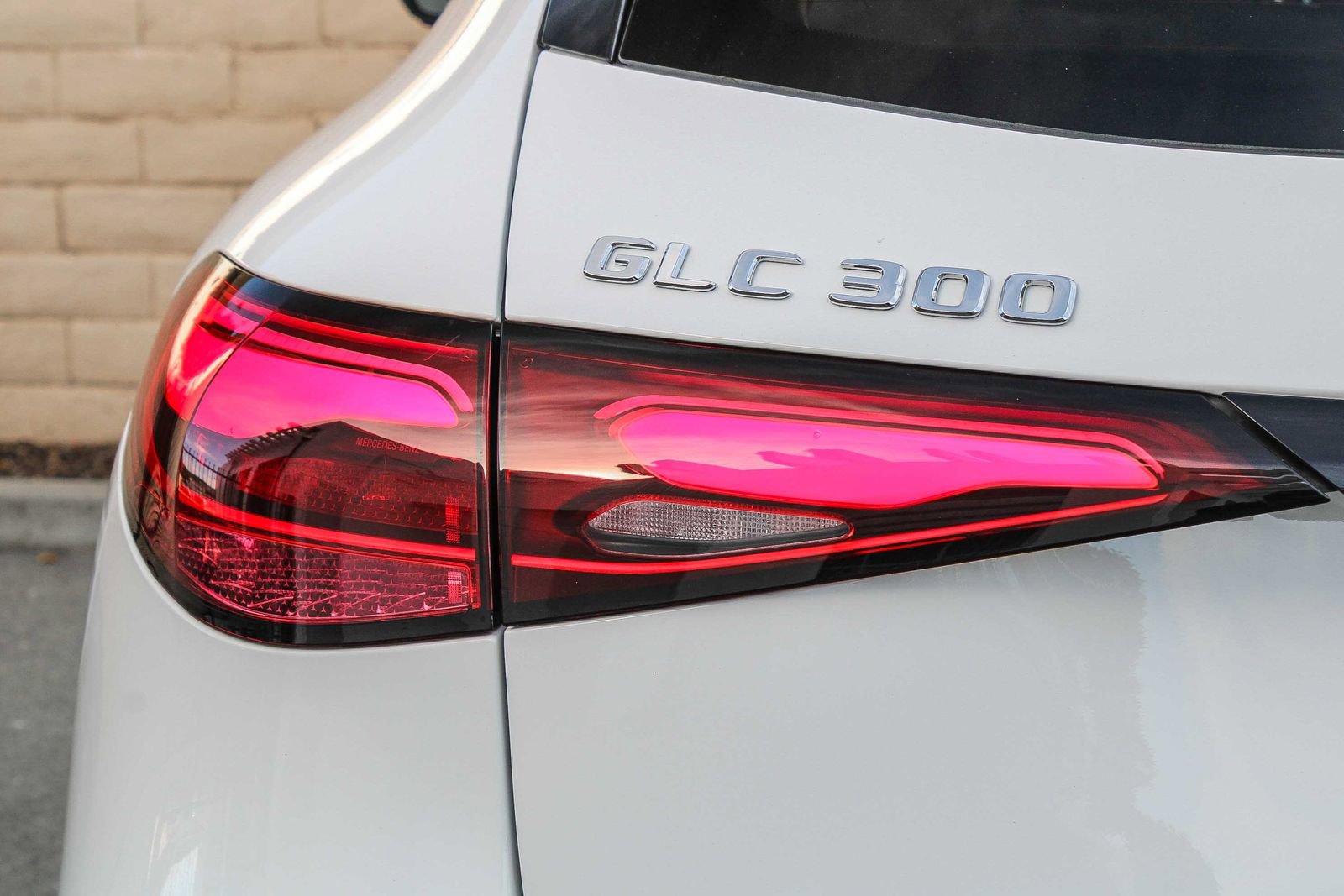 Used 2025 Mercedes-Benz GLC 300 image 9